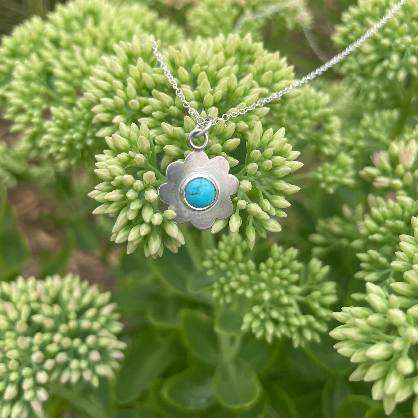 Simple daisy turquoise necklace